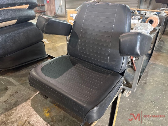 (2) SEATS W/ ARM REST