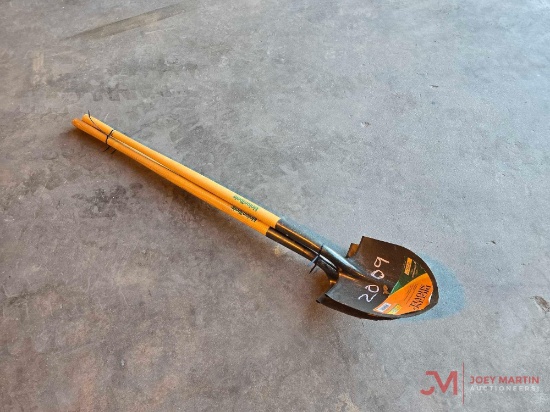 (3) ROUND NOSE SHOVELS