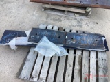 PALLET OF VARIOUS CUTTING EDGES