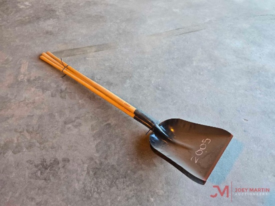 (3) SCOOP SHOVELS