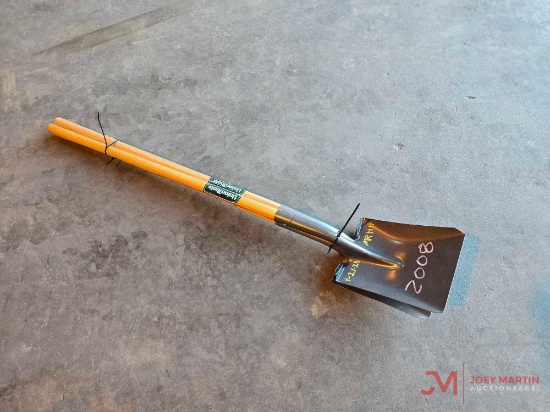 (3) SQUARE NOSE SHOVELS