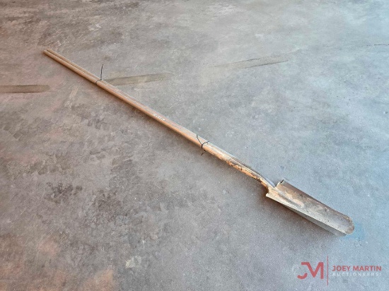 (2) SPADE SHOVELS W/8' METAL HANDLES