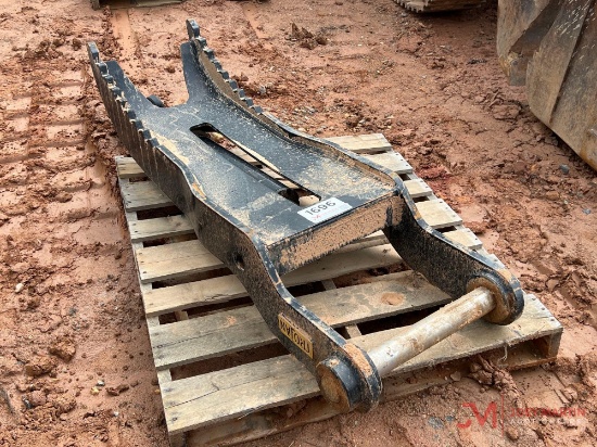 NEW HYDRAULIC EXCAVATOR THUMB