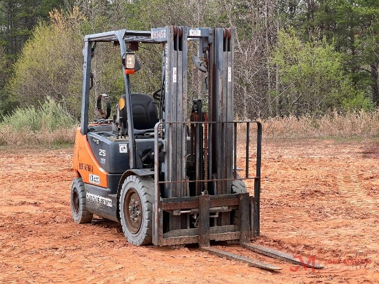 DOOSAN G25P-5 STRAIGHT MAST FORKLIFT