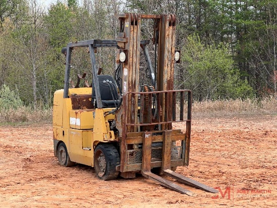 CAT STRAIGHT MAST FORKLIFT