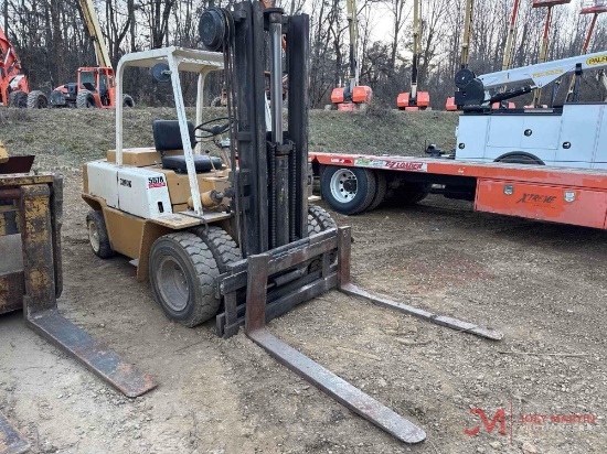 CLARK C500Y80 STRAIGHT MAST FORKLIFT