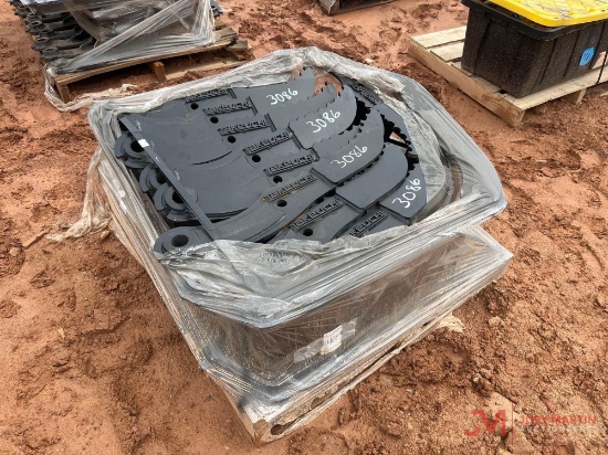 (10) TAKEUCHI 2 FINGER EXCAVATOR THUMBS