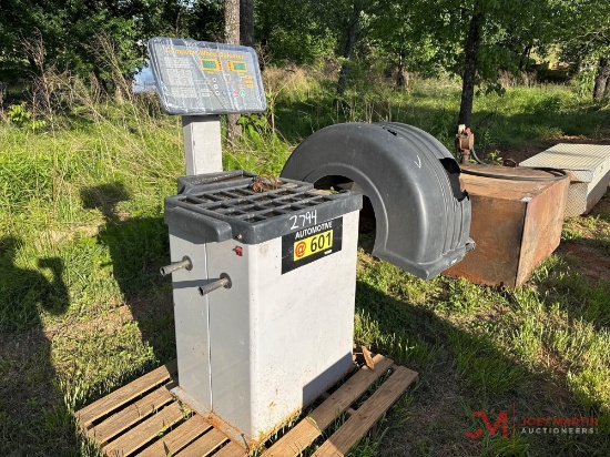 AUTOMOTIVE COMPUTER WHEEL BALANCER