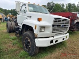 1984 FORD F800 S/A CAB AND CHASSIS TRUCK