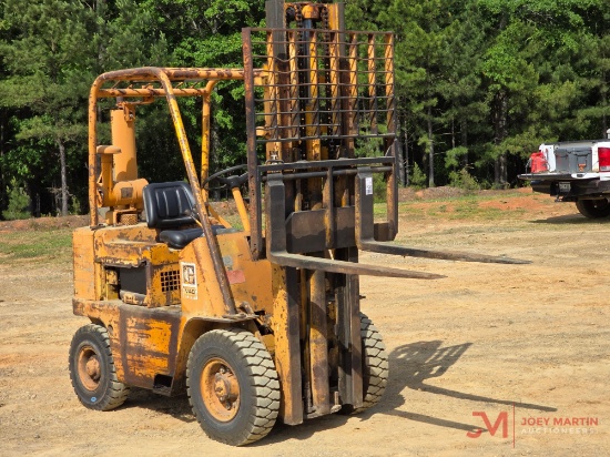 CAT V40 STRAIGHT MAST FORKLIFT