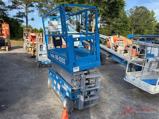 GENIE GS-1932 SCISSOR LIFT