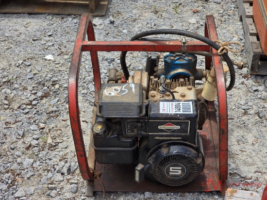 BRIGGS & STRATTON 5HP GAS ENGINE W/ PISTON PUMP
