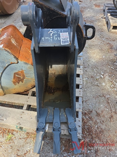 SOLESBEE 12" EXCAVATOR TOOTH BUCKET