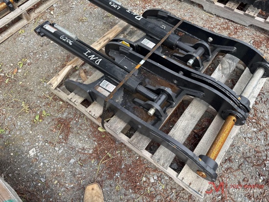 (1) UNUSED 2 FINGER HYDRAULIC EXCAVATOR THUMB
