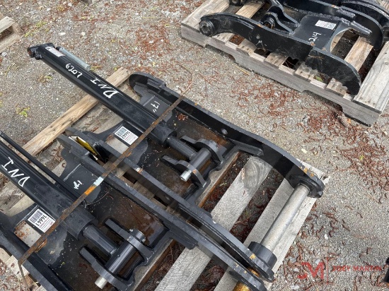 (1) UNUSED 2 FINGER HYDRAULIC EXCAVATOR THUMB