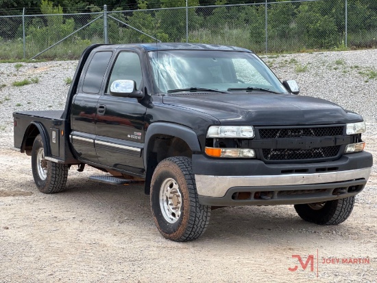 2002 CHEVY 2500 FLATBED TRUCK