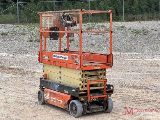 JLG 1932 SCISSOR LIFT