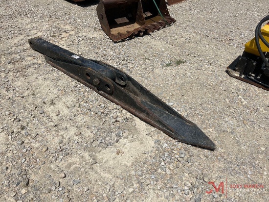 EXCAVATOR THUMB BACKING PLATE W/ARM