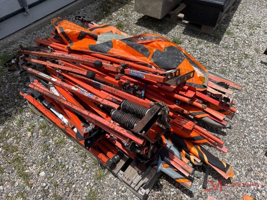 CONTENTS OF PALLET VARIOUS ROAD SIGNS