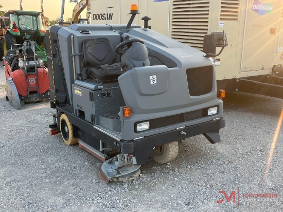KARCHER PROFESSIONAL FLOOR SCRUBBER