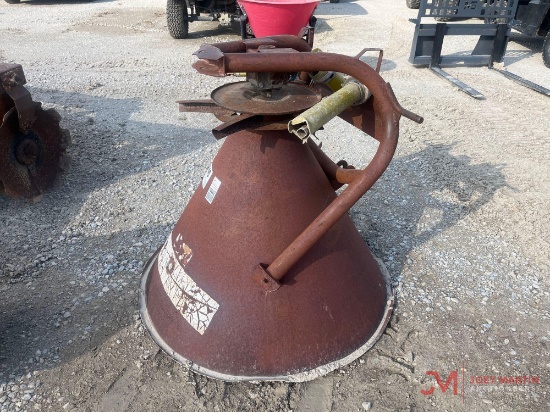 850 LB CAPACITY FERTILIZER SPREADER AND SEEDER