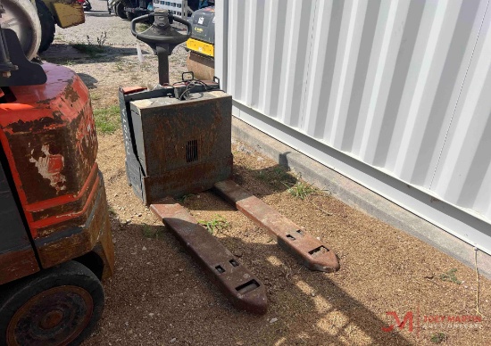 TOYOTA 8HBW23 ELECTRIC PALLET JACK