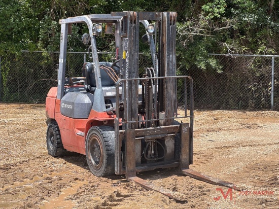 TOYOTA 7FCU32 STRAIGHT MAST FORKLIFT