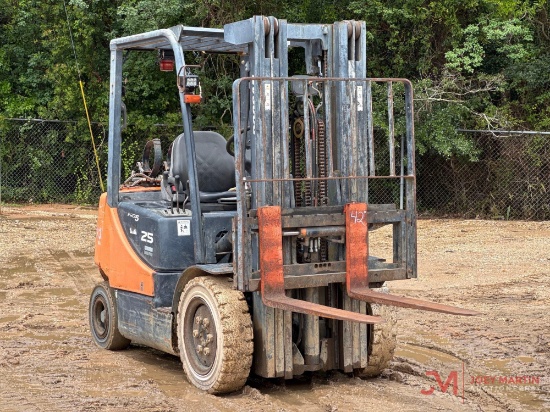 DOOSAN G25P-5 STRAIGHT MAST FORKLIFT