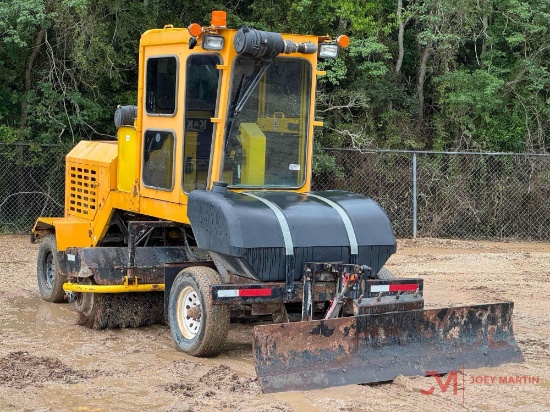 SUPERIOR BROOM DT80-CT 4 WHEEL SWEEPER