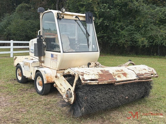 2012 ROADTEC FB-85 ENCLOSED CAB BROOM | Heavy Construction Equipment ...