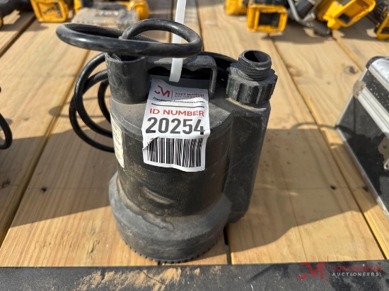 EVERBILT 1/6HP SUBMERSIBLE ELECTRIC PUMP