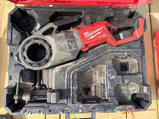 MILWAUKEE CORDLESS PIPE THREADER W/ CASE