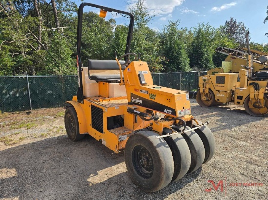2017 LEEBOY 420B PNEUMATIC 9 WHEEL ROLLER