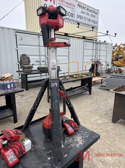 MILWAUKEE CORDLESS LIGHT STAND W/ CHARGER