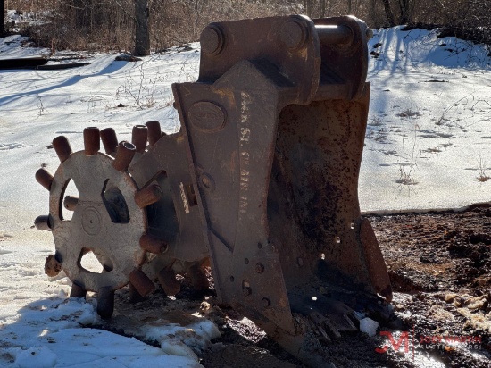 28" Excavator Tooth Bucket And Compaction Wheel