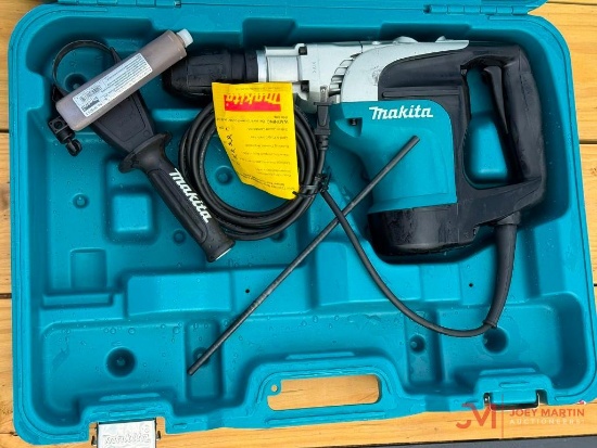 (1) MAKITA HR4002 ELECTRIC ROTARY HAMMER DRILL W/ CASE