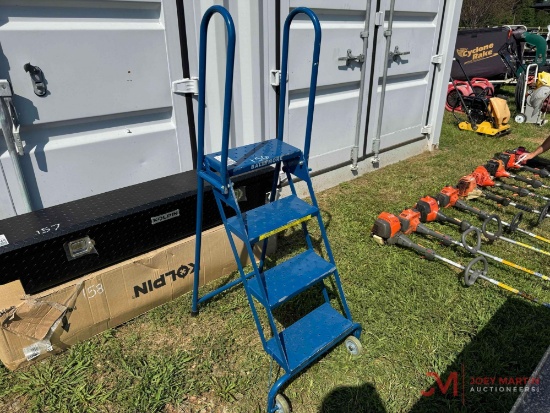 ROLLING FOLDABLE STEP LADDER