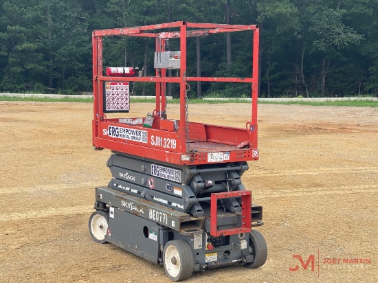 2017 SKYJACK SJIII3219 ELECTRIC SCISSOR LIFT