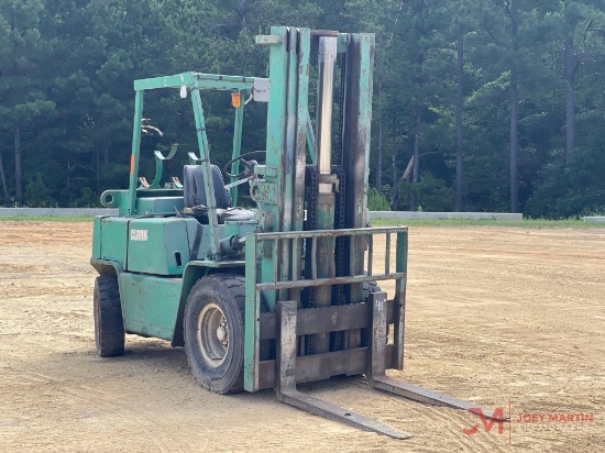 CLARK STRAIGHT MAST FORKLIFT