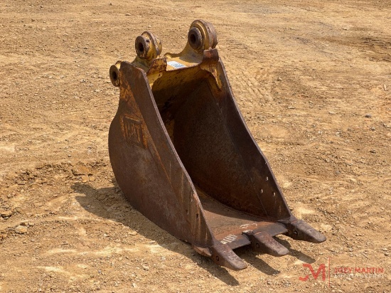CAT 18" TOOTH BUCKET EXCAVATOR ATTACHMENT