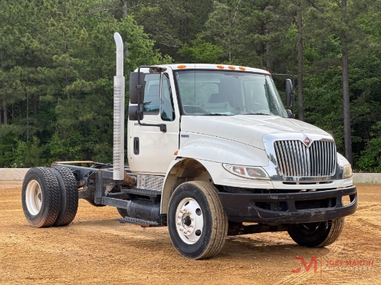2013 INTERNATIONAL 4300 DURASTAR CAB & CHASSIS TRUCK