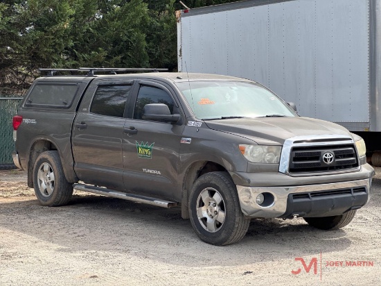 2011 TOYOTA TUNDRA SR5 PICKUP TRUCK
