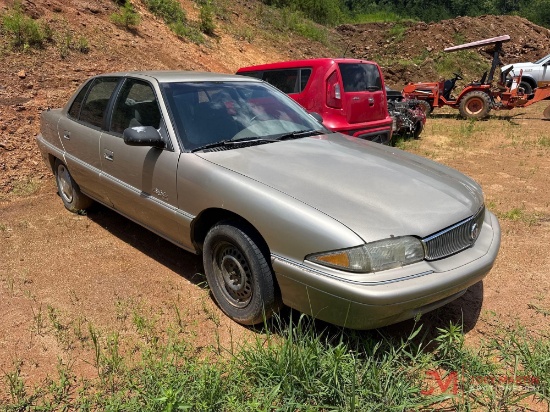 1997 BUICK SKYLARK CUSTOM SEDAN