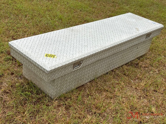 FULL SIZE DIAMOND PLATE TOOLBOX