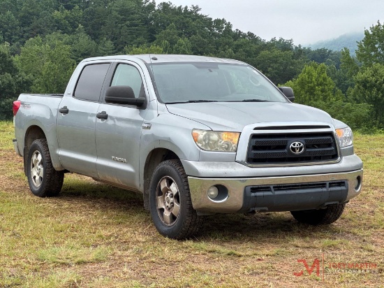 2011 TOYOTA TUNDRA SR5 PICKUP TRUCK