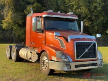 2013 VOLVO DAY CAB TRUCK TRACTOR