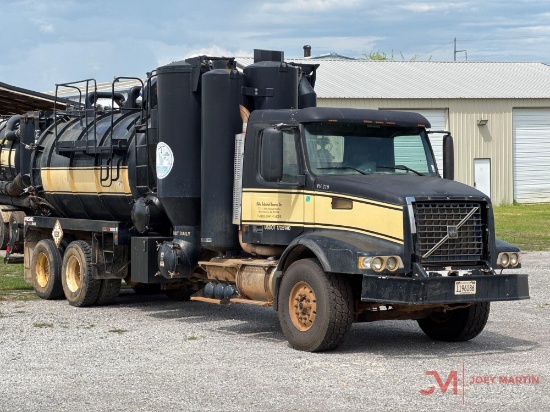2002 Volvo Vac Truck