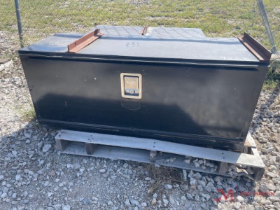 (1) Flatbed Truck Tool Boxes