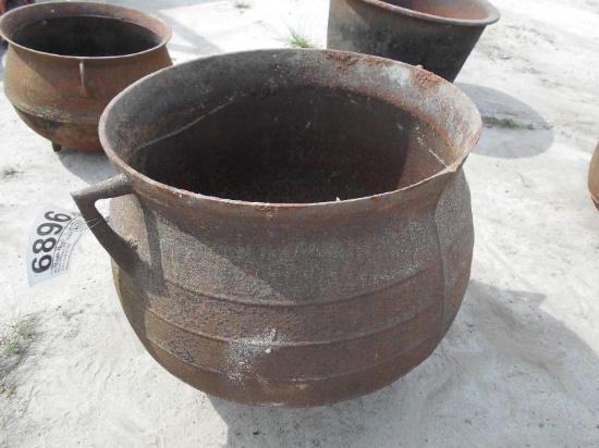 (6896) 30 Gallon Cast Iron Pot