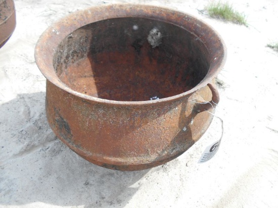 (6893) 12 Gallon Cast Iron Pot